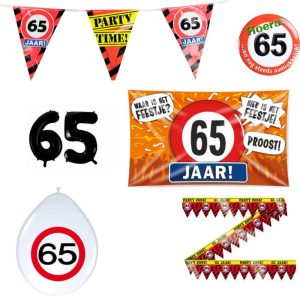 Feestartikelen | 65 Jaar Verjaardag Versiering Pakket Verkeersbord Incl. Gevelvlag (Pakket 2) | 65 Jaar Versiering | 65 Jaar Feestje Feestartikelen Feestartikelen