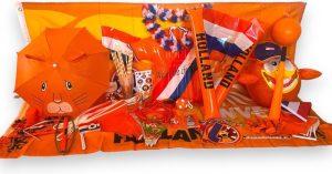 Feestartikelen | De Oranjefan Ek-Pakket L – 84-Delig Voor De Oranje Supporter! / Ek Voetbal 2024 / Oranje Versiering / Oranje Vlaggetjes / Vlaggenlijnen / Nederlands Elftal / Ek 2024 / Oranje Decoratie / Oranje Vlag / Slingers / Voetbal Feestartikelen Feestartikelen